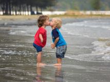 Как правильно целовать девушку на первом свидании?