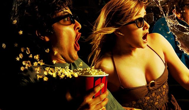 Как поцеловать девушку в кинотеатре?