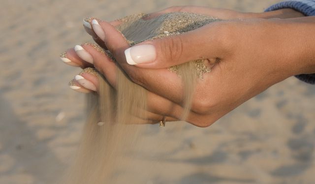 Как сделать маникюр дома?