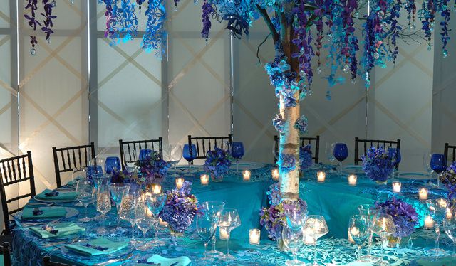 Как украсить стол к празднику?