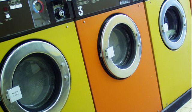 Как правильно стирать пуховик?