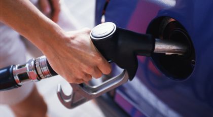 Как заправлять машину?