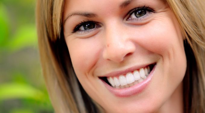 Как отбелить зубы в домашних условиях?