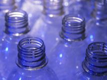 Как украсить пластиковую бутылку?