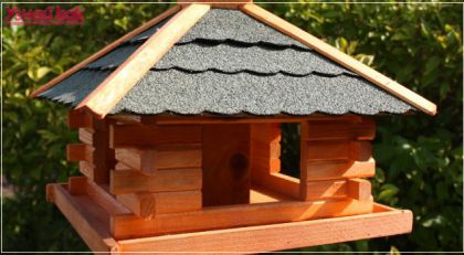 Как сделать кормушку для птиц?