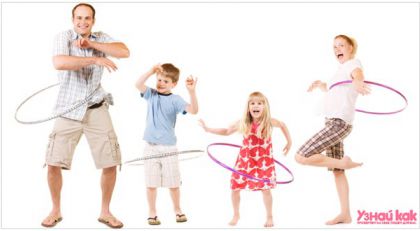 Как правильно крутить обруч?