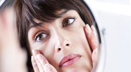 Как бороться с морщинами на лице с помощью витамина С?