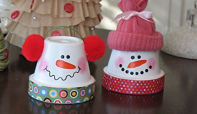 Как сделать Рождественских снеговичков из горшочков?